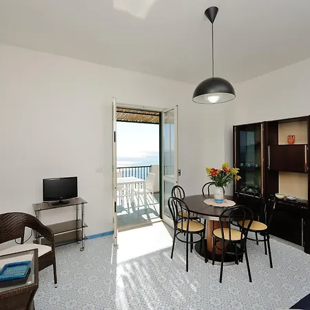 Blue Flowers B Apartman *